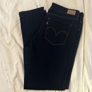 Levi NWOT Dark Wash Jeans